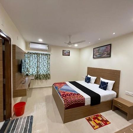 Отель Srilakshmitulasiresidency Тирупати Экстерьер фото